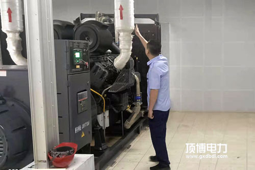 柴油發(fā)電機(jī)組突然冒白煙，專業(yè)廠家來幫忙