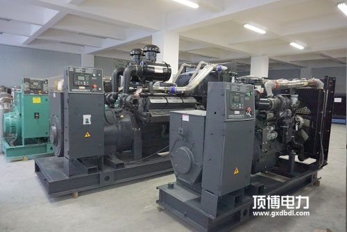 為什么大功率柴油發(fā)電機(jī)組選擇并聯(lián)？并聯(lián)有什么優(yōu)點(diǎn)