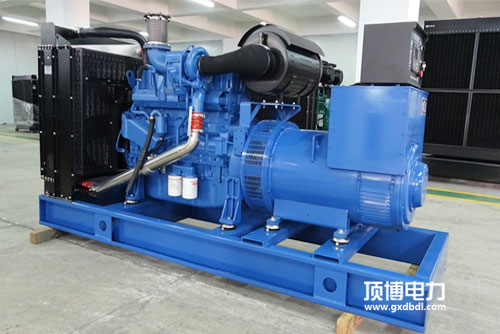 400kW柴油發(fā)電機組起動機運轉無力，柴油機飛輪只能轉動半圈