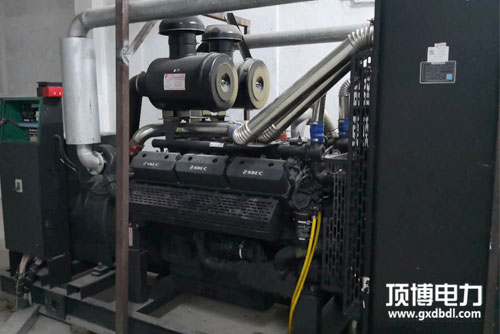 諸多發(fā)電機(jī)組故障實(shí)例告訴我們，機(jī)油濾清器影響機(jī)油壓力